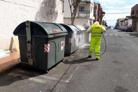 Labores de limpieza y desinfección en barrios de Telde (Foto TA)